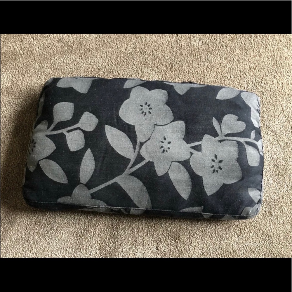 Black and gray flower pattern accent pillow